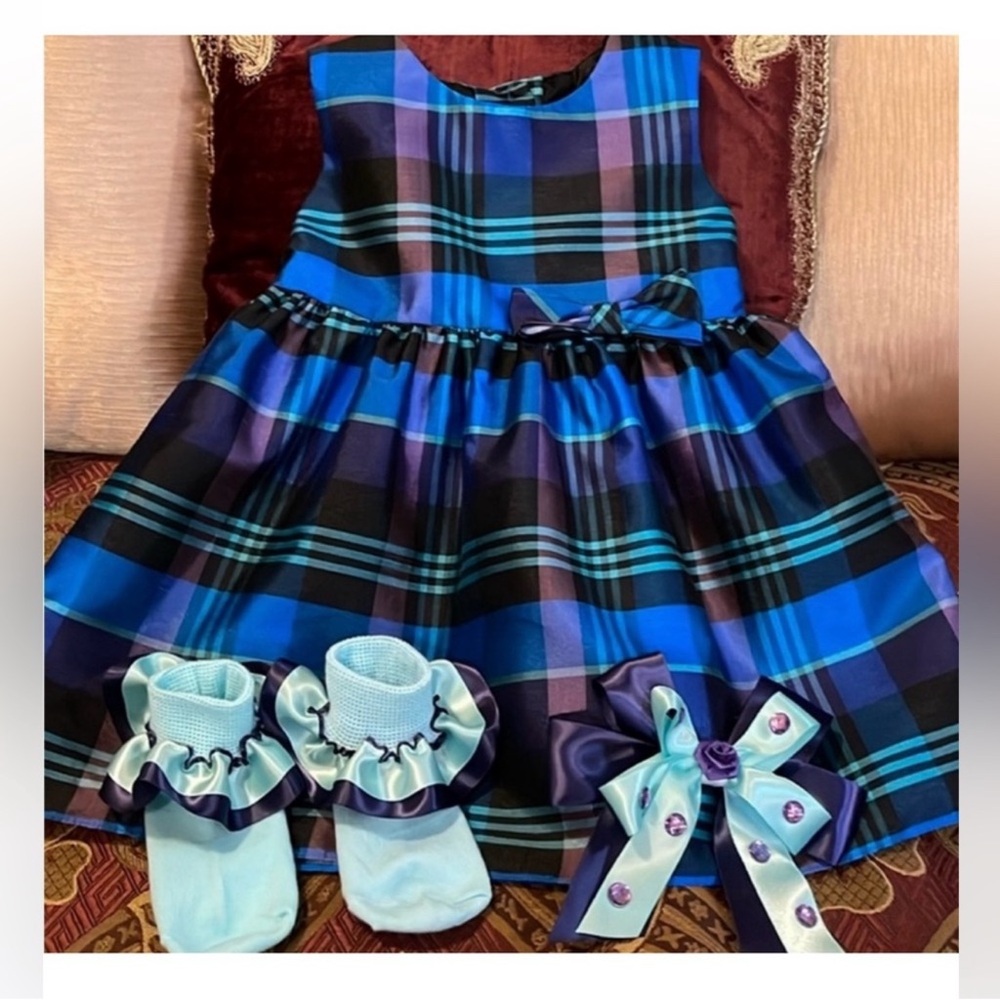 Reina kids dress size 24 months & socks and bow price is firm